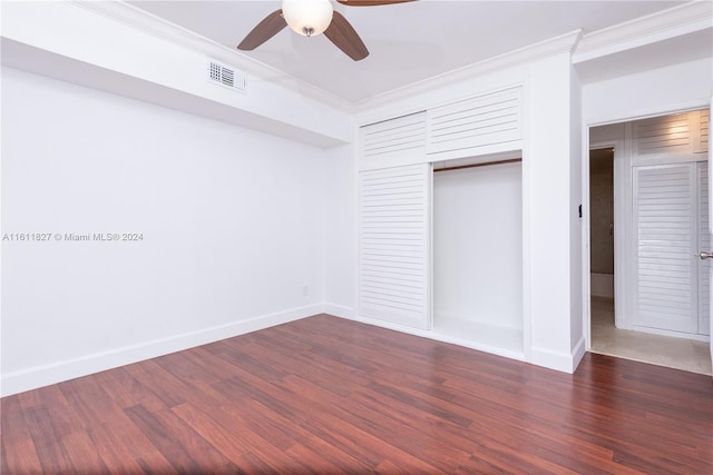 unfurnished bedroom featuring dark hardwood / wood-style flooring, ceiling fan, and crown molding