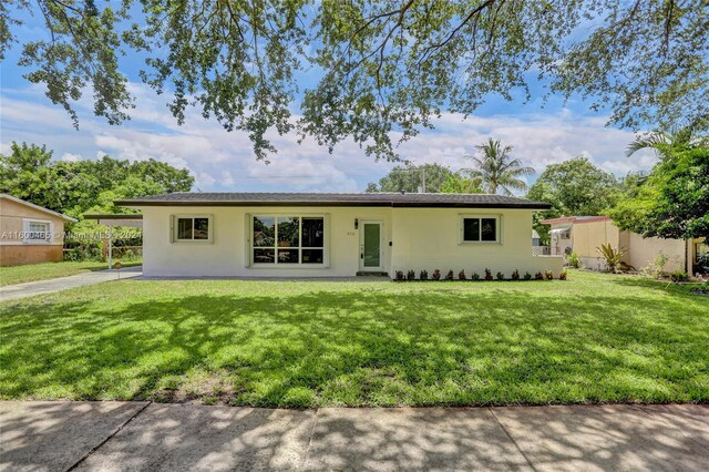 ranch-style home with a front yard