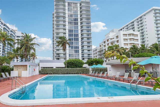 view of swimming pool