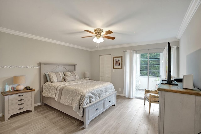 bedroom featuring access to exterior, crown molding, light hardwood / wood-style flooring, and ceiling fan