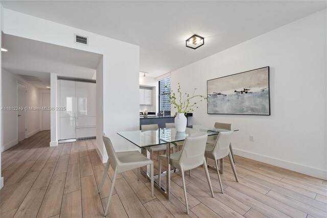 1010 Brickell Ave Unit 2201, Miami, FL 33131 - dining area featuring light wood-style flooring and baseboards