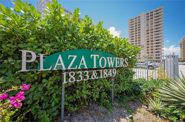 view of community / neighborhood sign