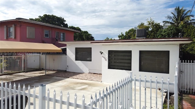 view of front facade with a patio