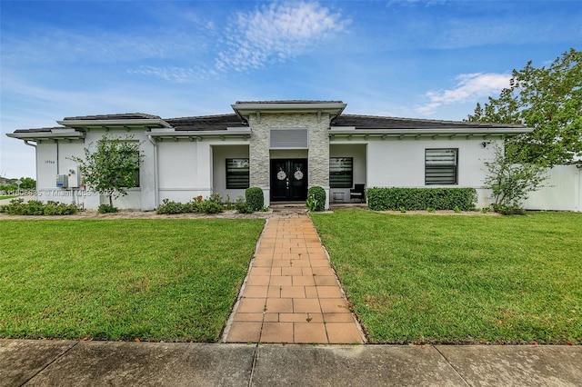 prairie-style home with a front lawn and stucco siding