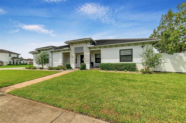 prairie-style home with a front lawn