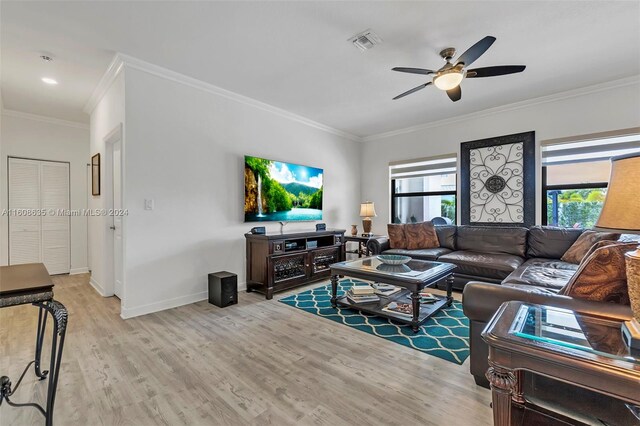 living room featuring ceiling fan, light hardwood / wood-style flooring, and crown molding