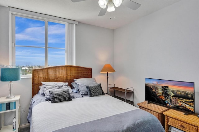 bedroom with ceiling fan