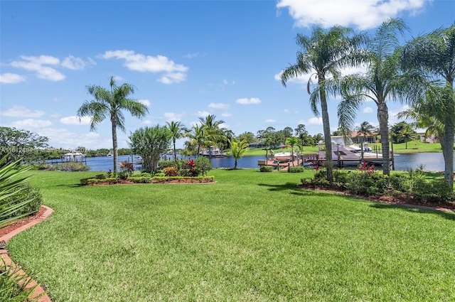 view of yard featuring a water view