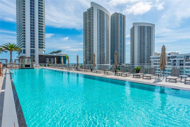 view of swimming pool