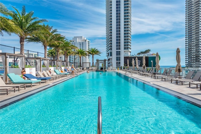 view of swimming pool