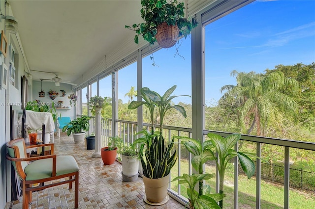 sunroom featuring ceiling fan