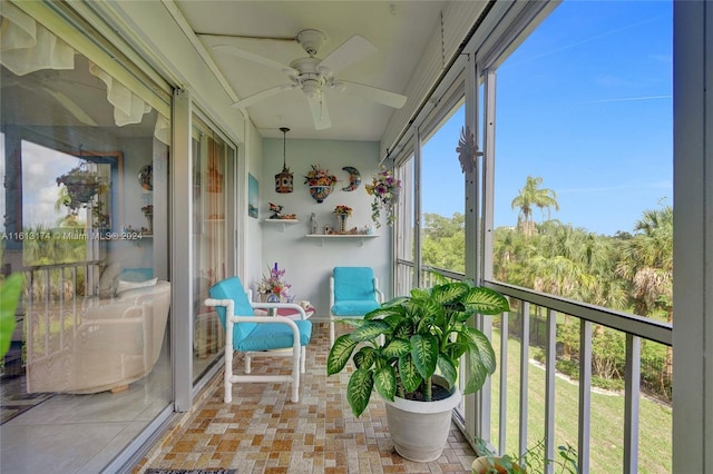 sunroom featuring ceiling fan