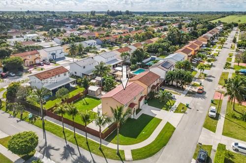 drone / aerial view featuring a residential view