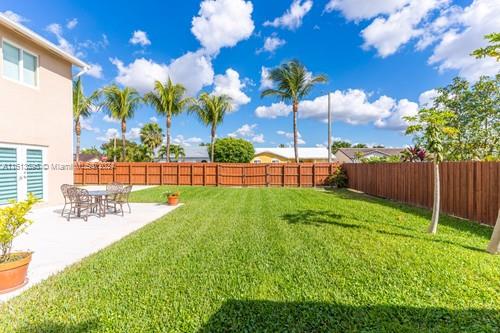 view of yard with a patio area