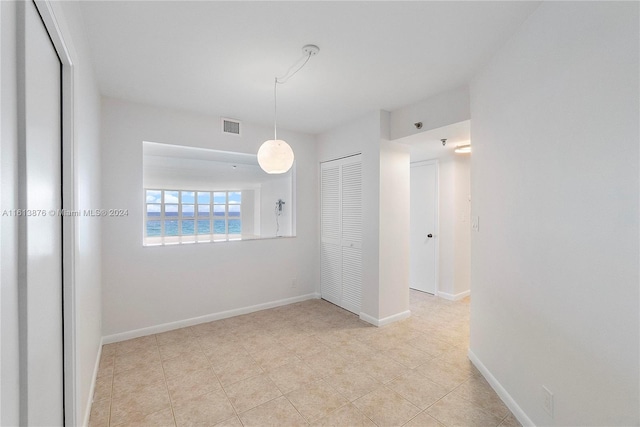 empty room featuring light tile flooring