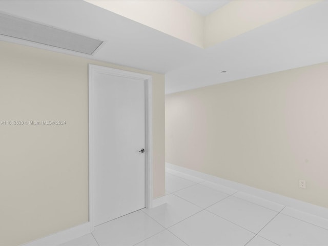 unfurnished room with light tile patterned flooring