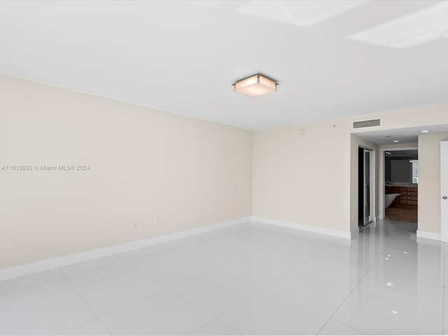 spare room featuring light tile patterned flooring