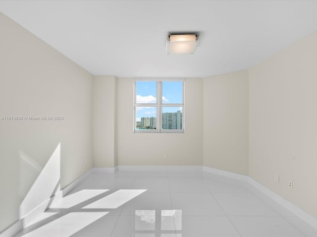 empty room featuring light tile patterned flooring