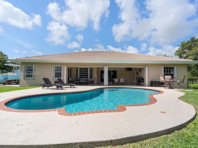 view of swimming pool featuring a patio