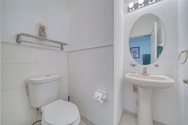 bathroom featuring toilet