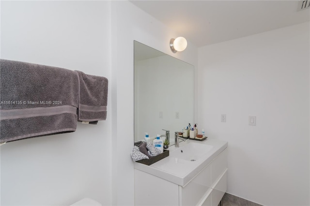 3 Island Ave Unit 04J, Miami Beach, FL 33139 - bathroom featuring visible vents and vanity