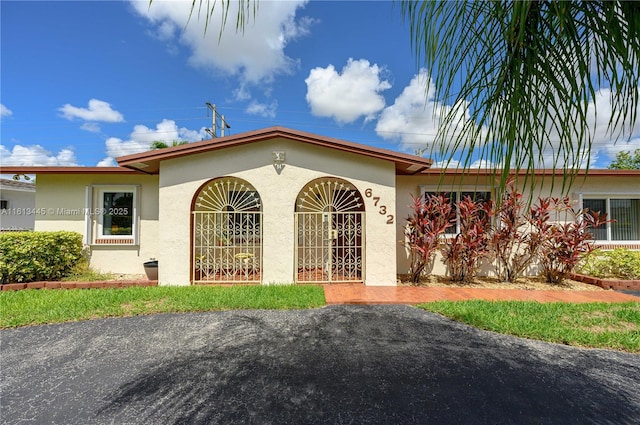 view of front of property