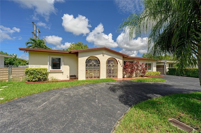 view of front of home with a front lawn