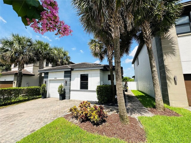 view of front facade with a garage