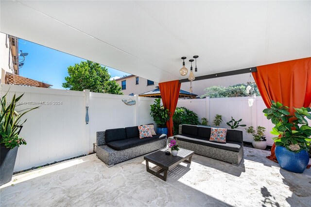 view of patio / terrace featuring an outdoor hangout area