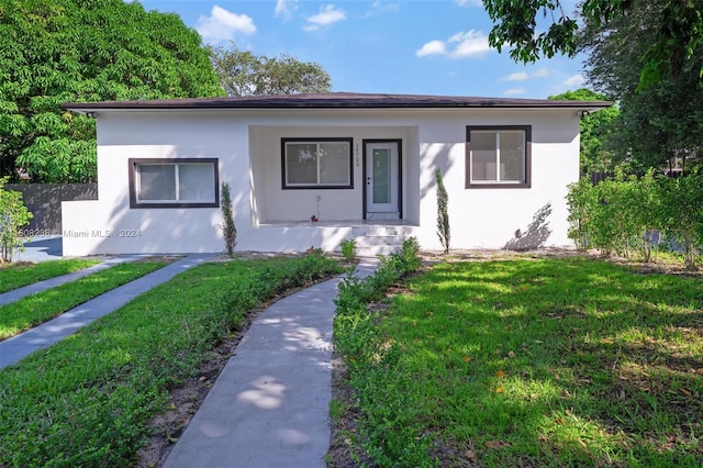 view of front of home with a front lawn