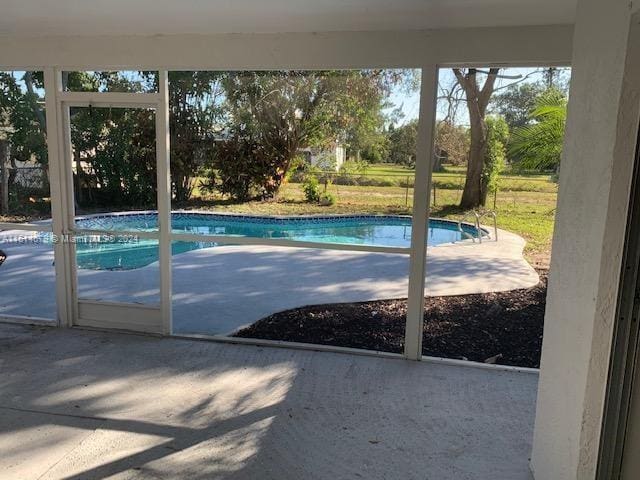 view of swimming pool featuring a patio