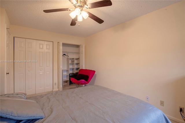 bedroom with ceiling fan, light carpet, and a textured ceiling