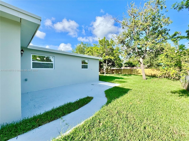 view of yard with a patio