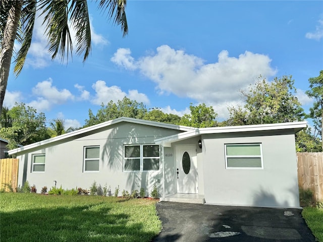 view of front of house with a front lawn