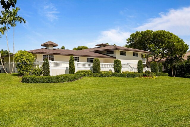 exterior space featuring a front lawn