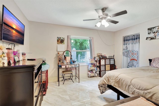 bedroom featuring ceiling fan and a textured ceiling