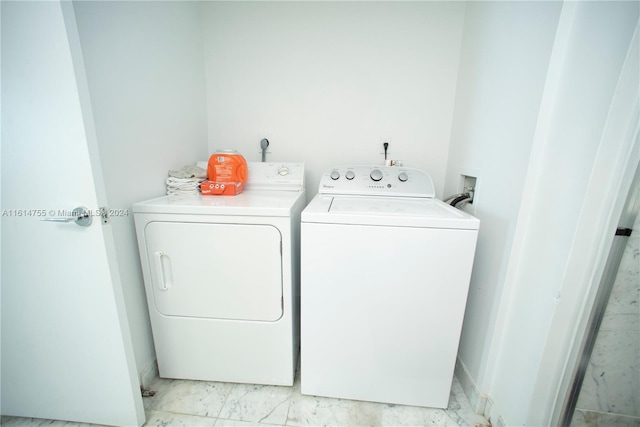 laundry room with washing machine and dryer