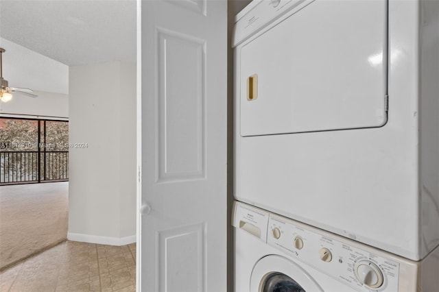 washroom with ceiling fan, a textured ceiling, stacked washer and clothes dryer, and light colored carpet