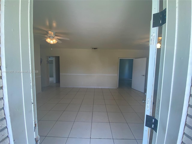 unfurnished room featuring light tile patterned flooring and ceiling fan