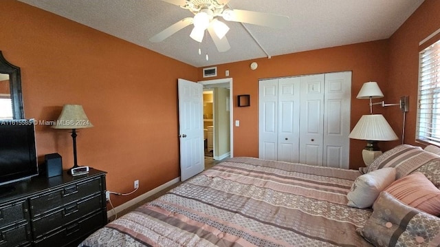 bedroom featuring ceiling fan, a closet, and a textured ceiling