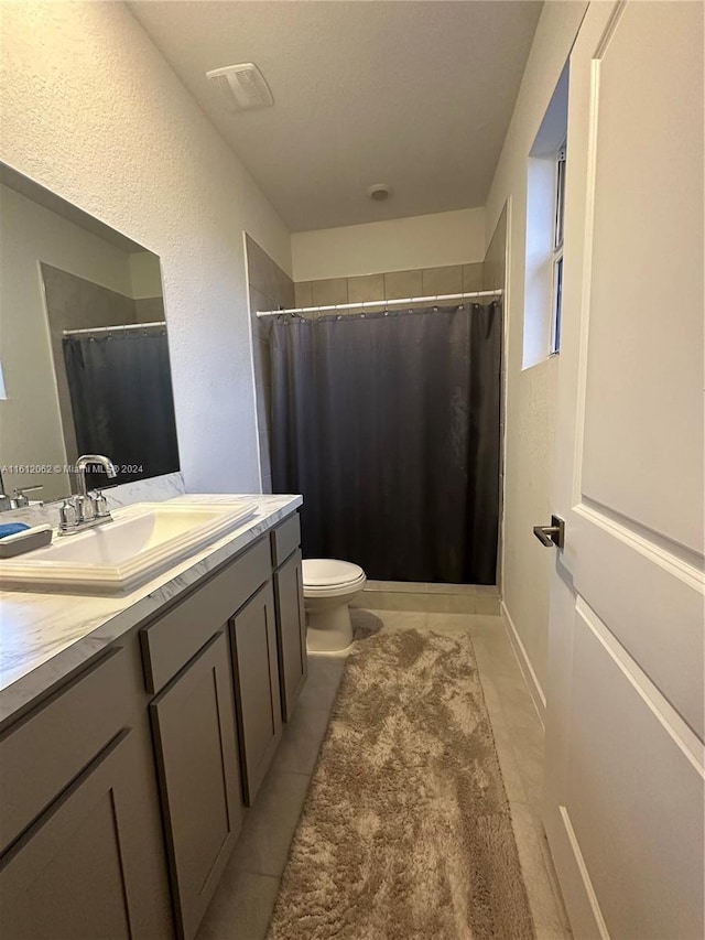 full bath with visible vents, toilet, a shower with shower curtain, tile patterned flooring, and vanity