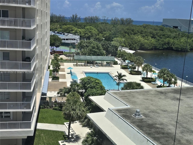 bird's eye view featuring a water view