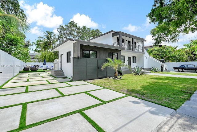 view of front of home with a patio area and a front yard