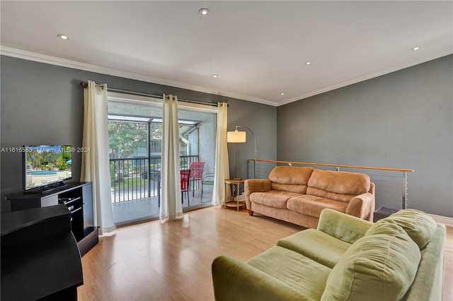 living room with recessed lighting, baseboards, wood finished floors, and ornamental molding