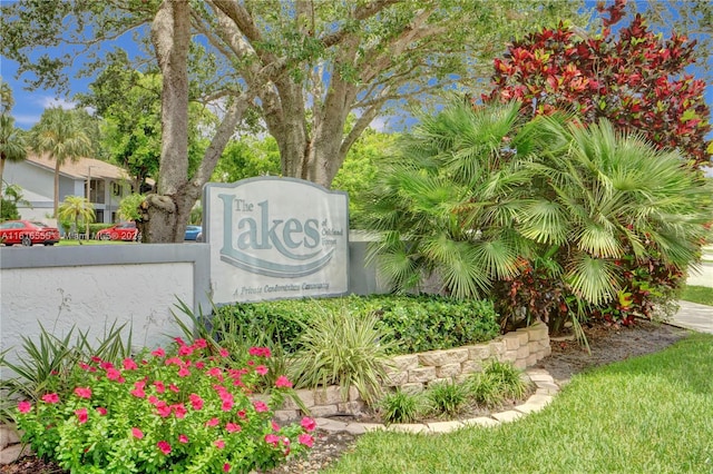 view of community / neighborhood sign