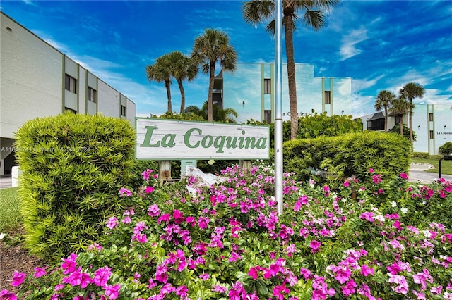 view of community / neighborhood sign