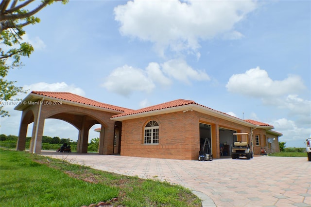 view of front facade featuring a patio area