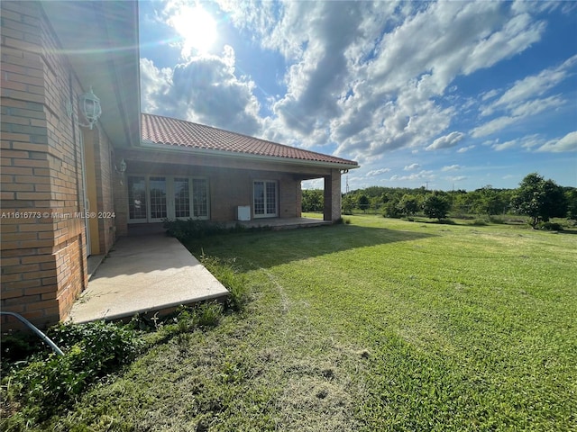 view of yard with a patio area