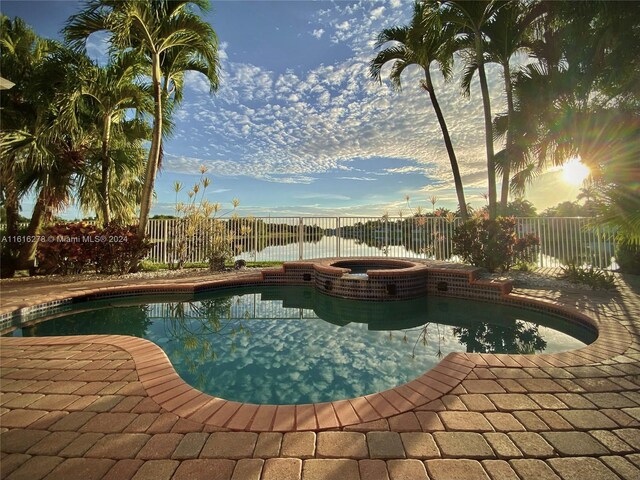 view of pool featuring an in ground hot tub