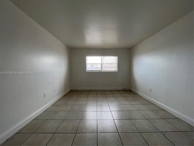 empty room featuring light tile patterned flooring